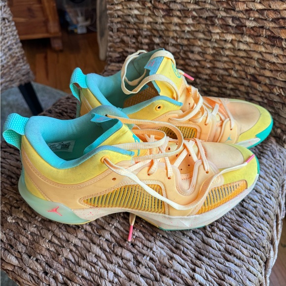 Jordan Athletic Shoes in Yellow and Teal - Picture 2 of 5